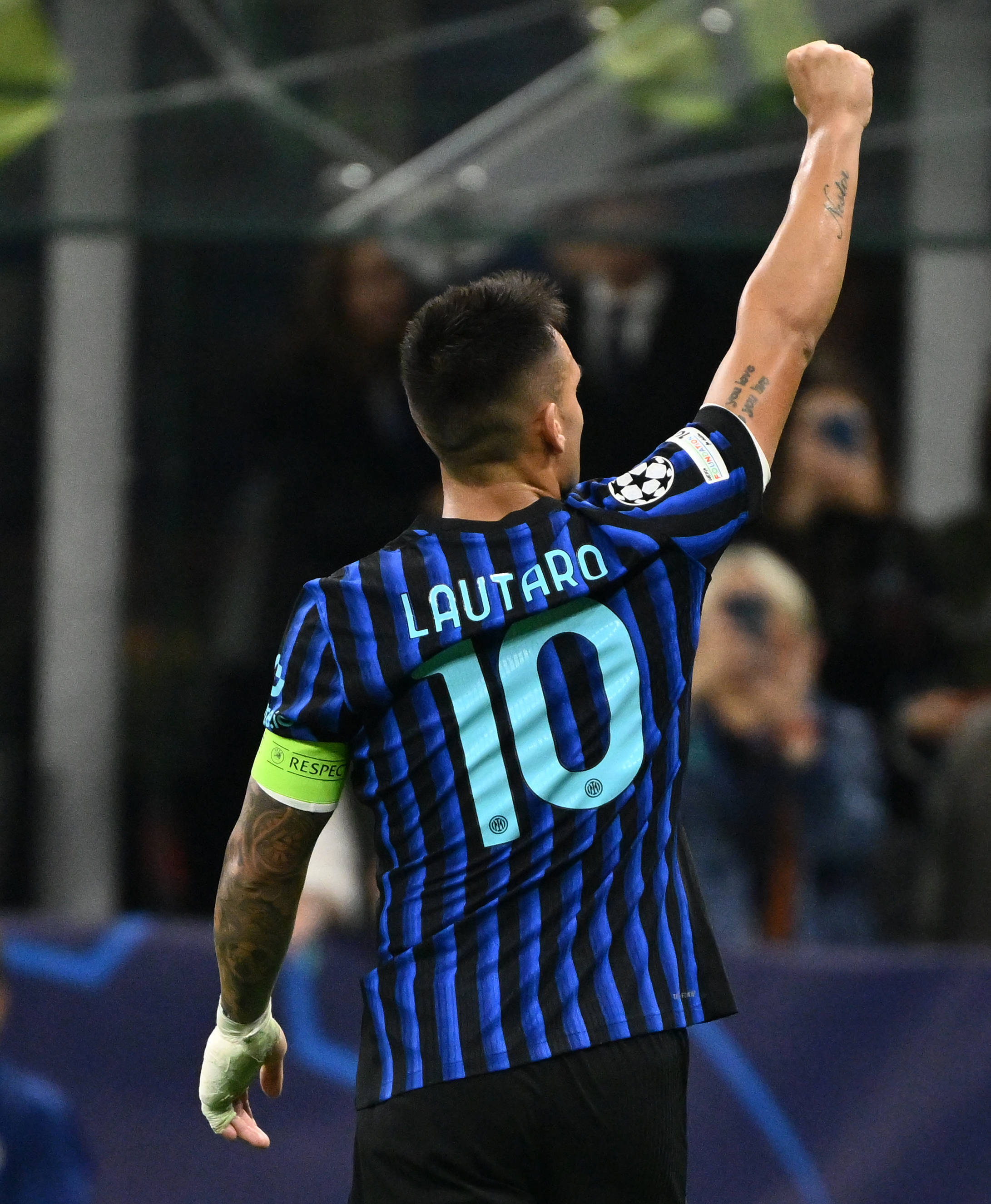 壹号娱乐官方-包含今晨塞维利亚调整名单以备社区盾赛前阿斯顿维拉备战足总杯，这操作让人直呼：AC米兰围绕德甲战术微调的词条